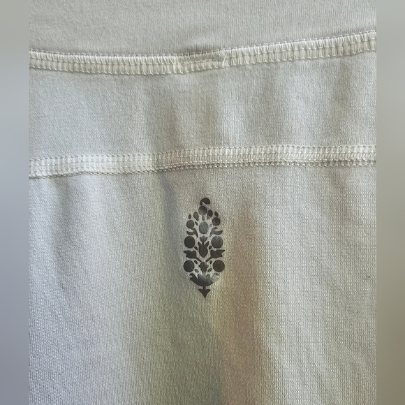 Free People Movement White Pump Top V-Neck Blouse Gym - Picture 4 of 6